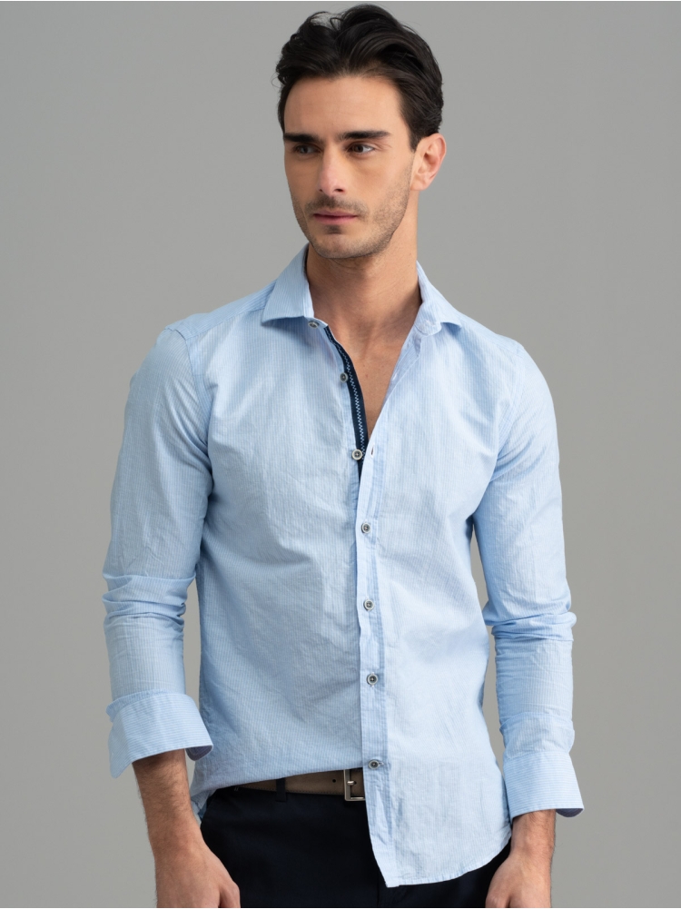 Camisa de hombre azul claro cuello semifrancés