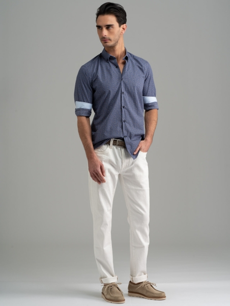 Camisa de microdiseño para hombre con cuello abotonado
