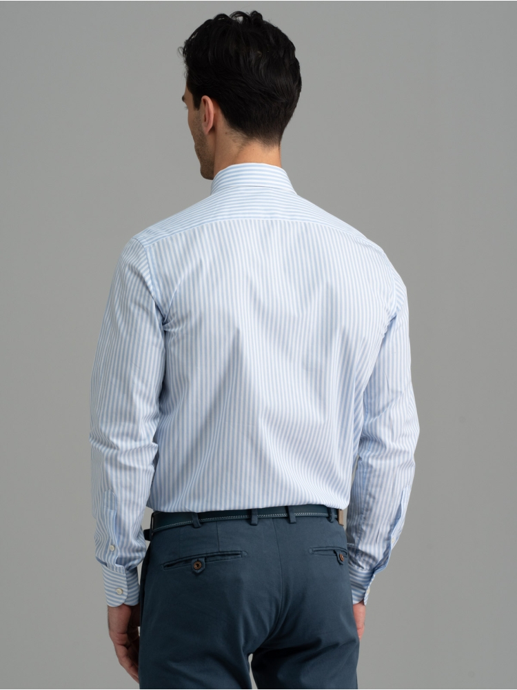 Camisa oficina hombre rayas azul claro cuello semifrancés