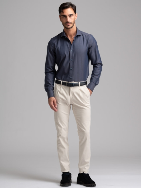 Pantalone uomo chino in gabardina con micro pinces