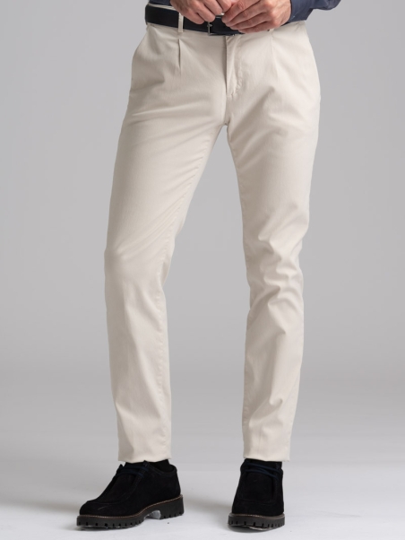 Pantalone uomo chino in gabardina con micro pinces