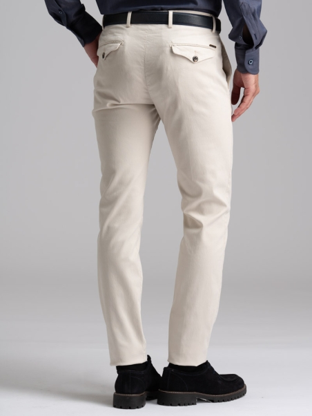 Pantalone uomo chino in gabardina con micro pinces