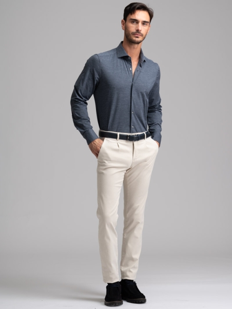 Pantalone uomo chino in gabardina con micro pinces