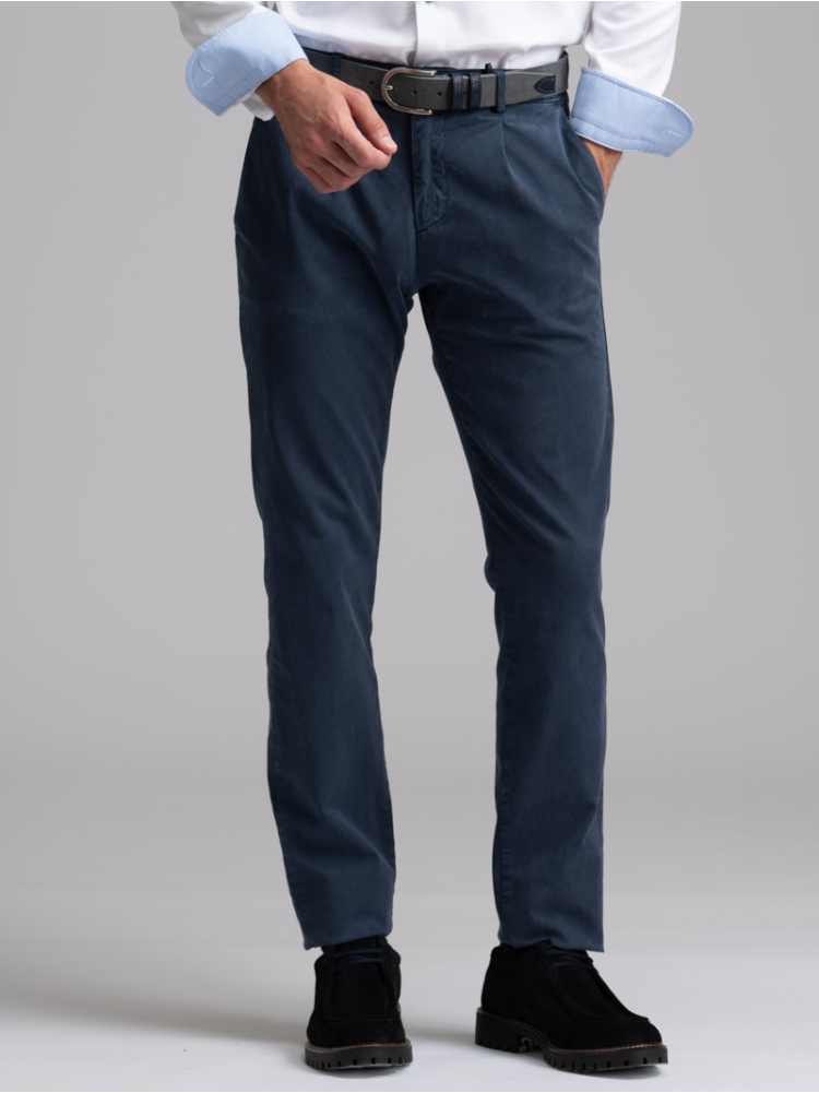 Pantalone uomo chino in gabardina con micro pinces