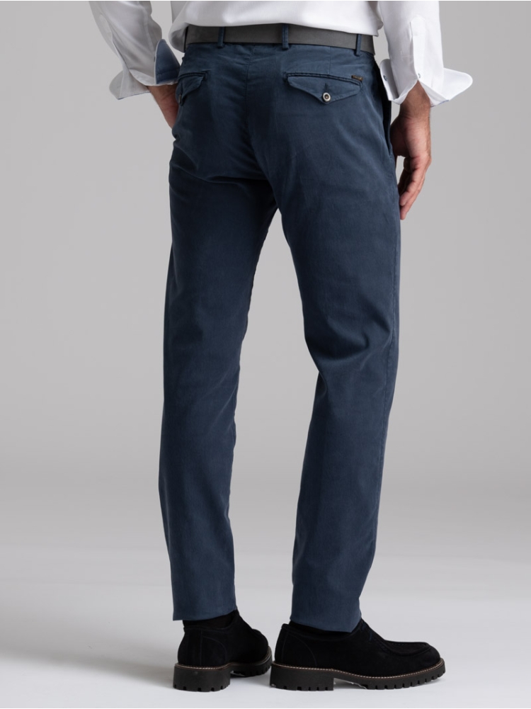 Pantalone uomo chino in gabardina con micro pinces