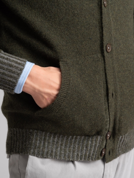 Chaqueta de punto de lana para hombre con botones y parches