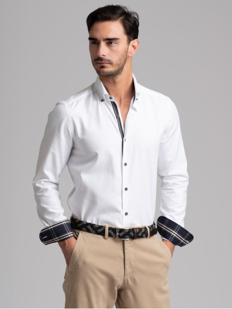 Camisa blanca blindada de cuello abotonado para hombre