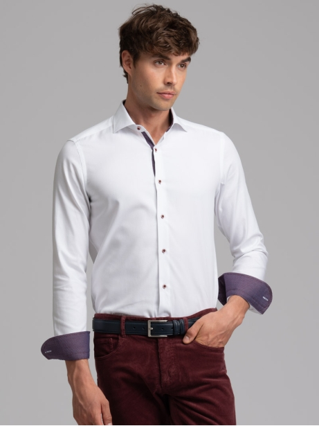Camisa blanca blindada de caballero con cuello semicuello