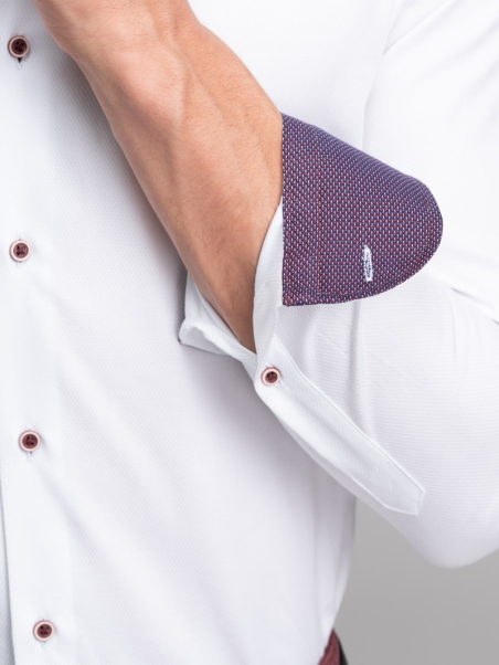 Camisa blanca blindada de caballero con cuello semicuello