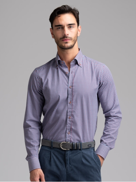 Camisa de hombre con estampado geométrico y cuello abotonado