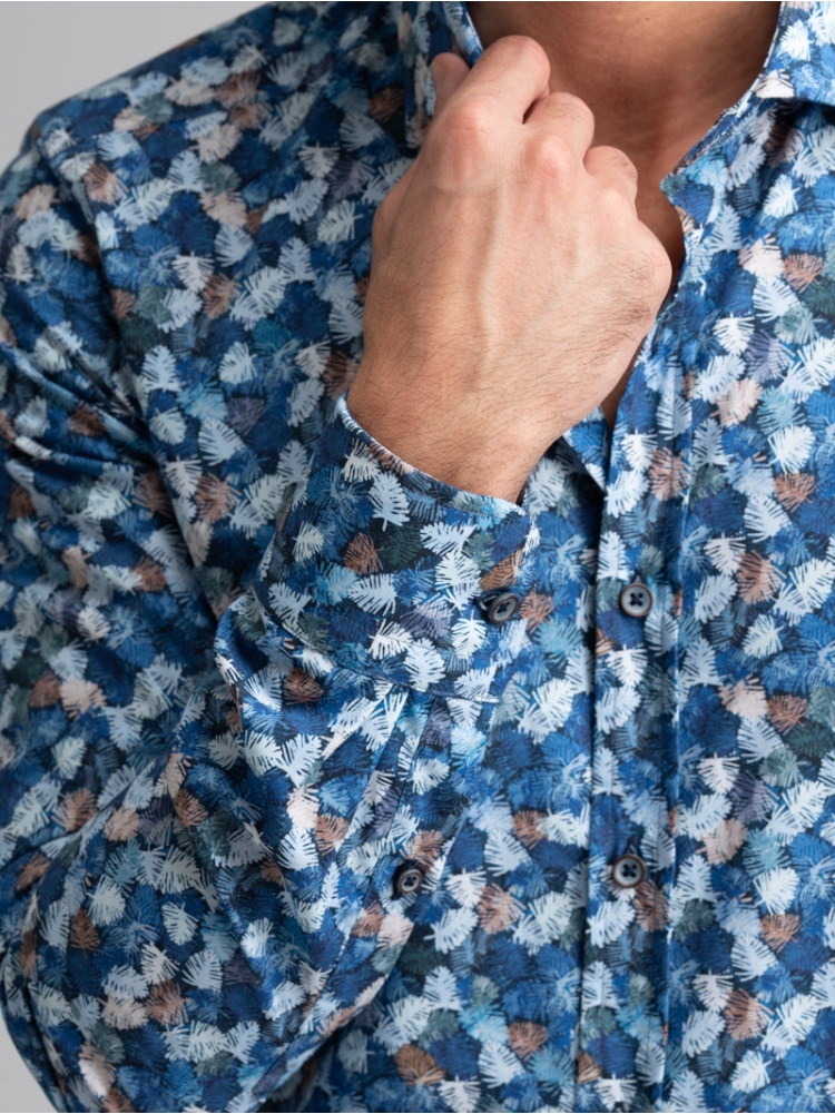 Camisa de hombre con cuello semifrancés estampado de hojas