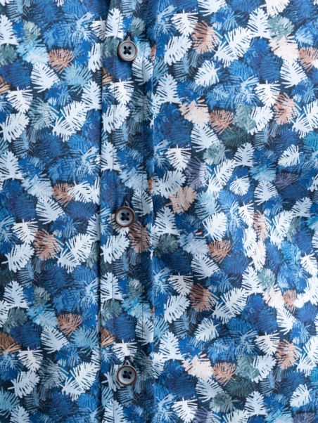 Camisa de hombre con cuello semifrancés estampado de hojas