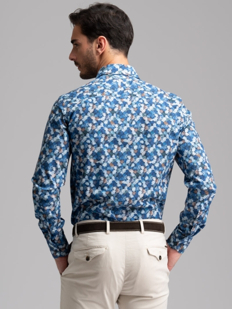 Camisa de hombre con cuello semifrancés estampado de hojas