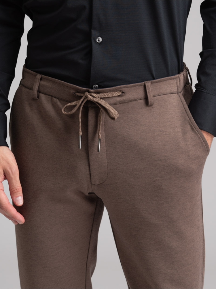 Pantalone uomo chino in tessuto Scuba con elastico