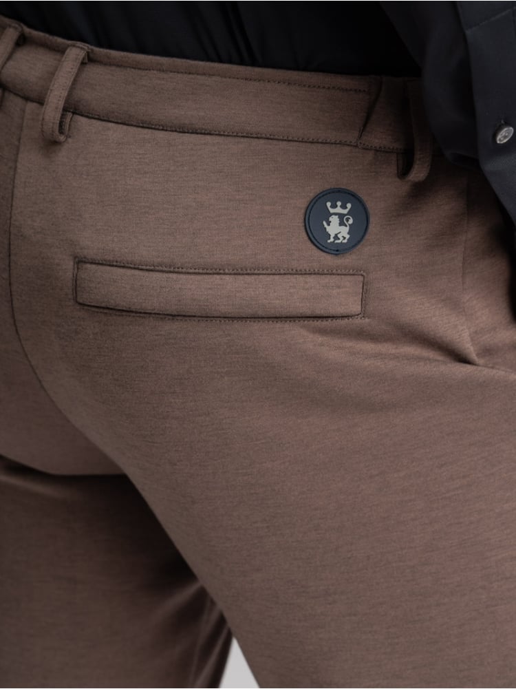 Pantalón chino de hombre en tejido Scuba con banda elástica