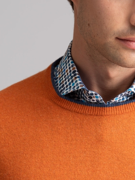 Jersey de cuello redondo para hombre con ribetes, parches y bisel