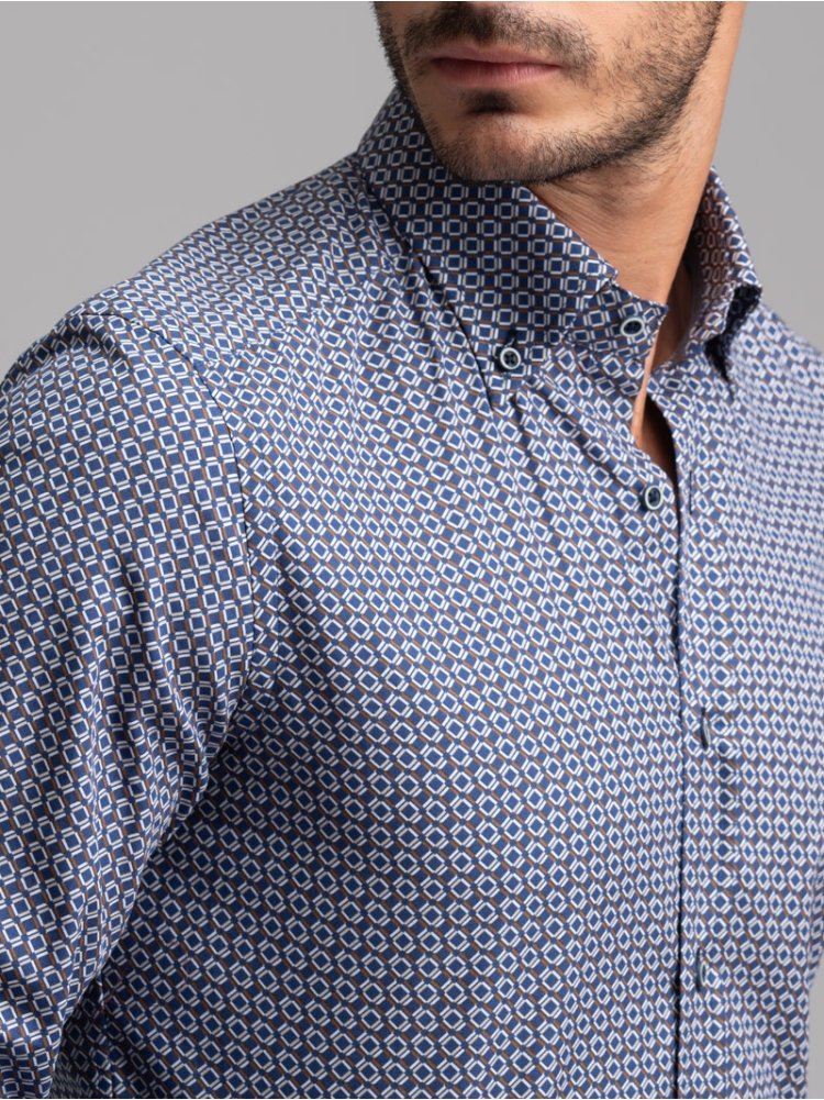 Camisa de hombre con estampado geométrico cuello abotonado azul