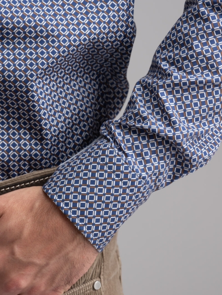 Camisa de hombre con estampado geométrico cuello abotonado azul