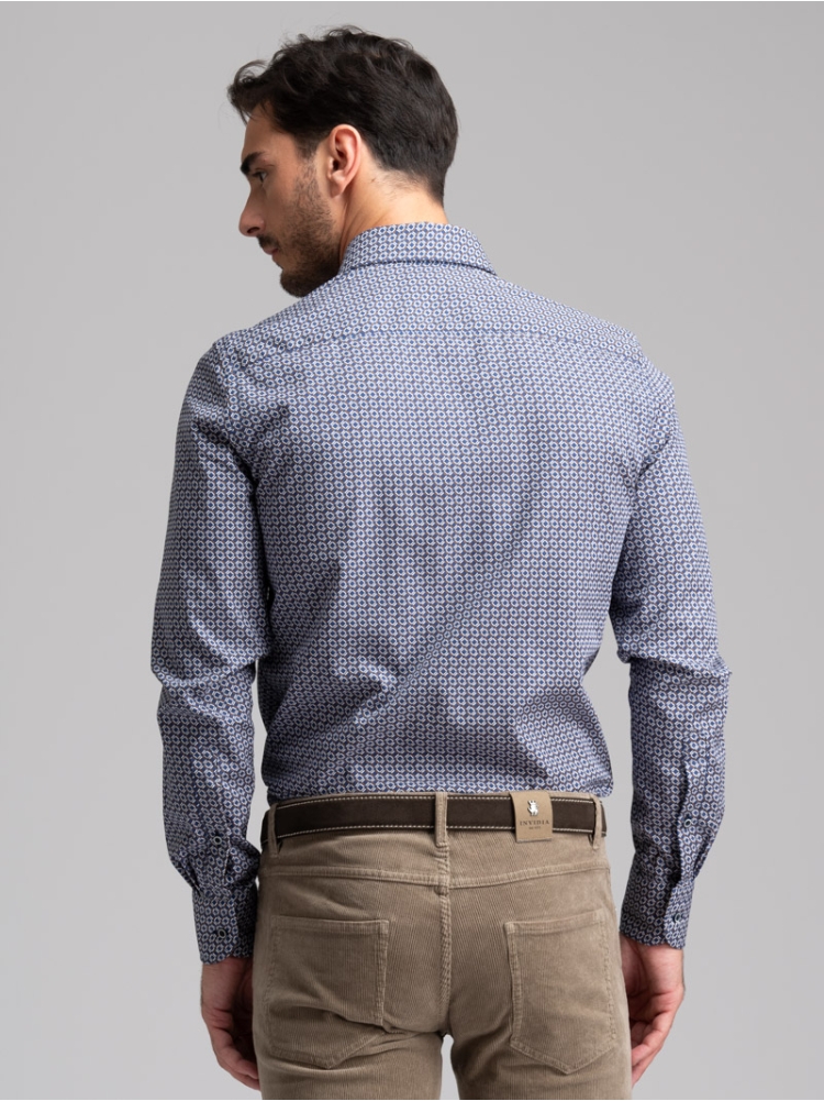 Camisa de hombre con estampado geométrico cuello abotonado azul