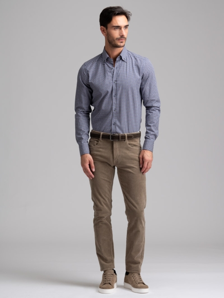 Camisa de hombre con estampado geométrico cuello abotonado azul