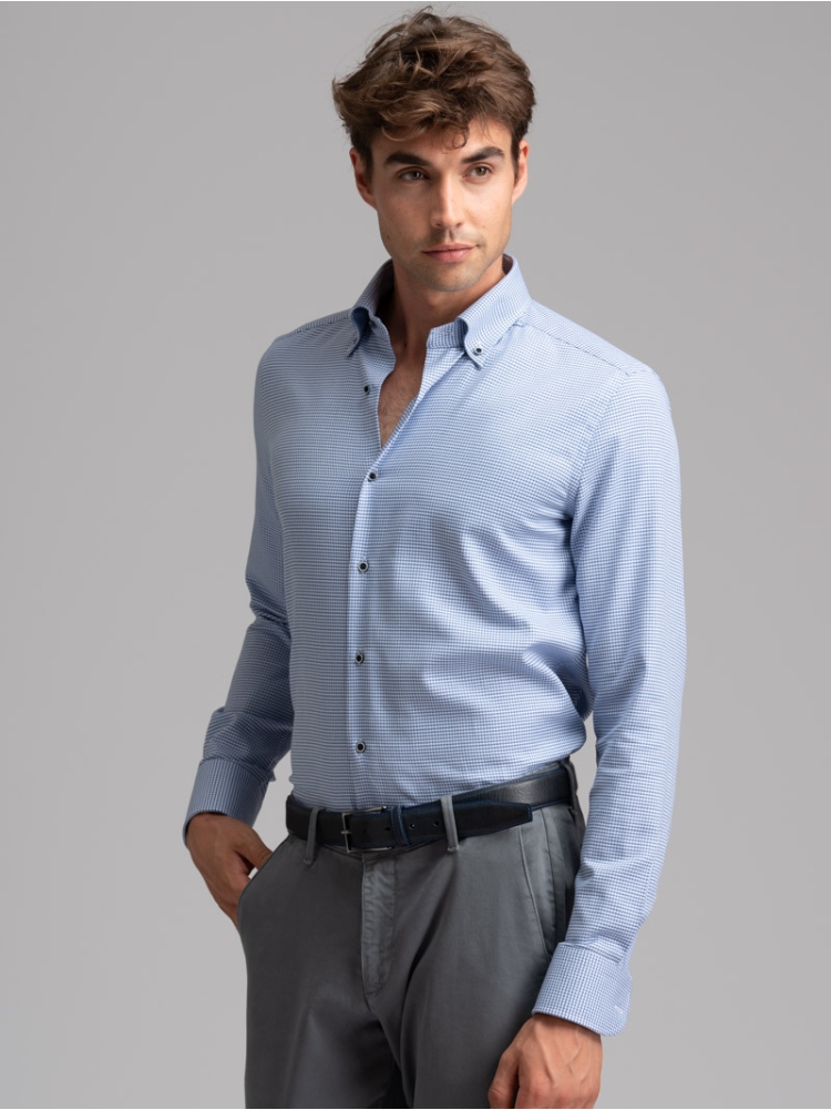 Camisa de hombre con cuello abotonado y microestampado