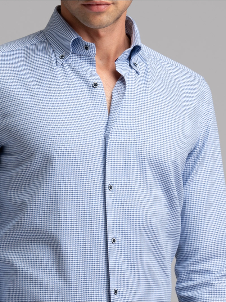 Camisa de hombre con cuello abotonado y microestampado