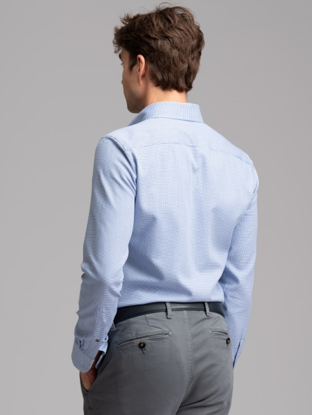 Camisa de hombre con cuello abotonado y microestampado