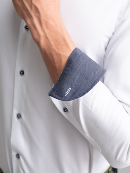 Camisa blanca de espiga para hombre de cuello semidesplegado