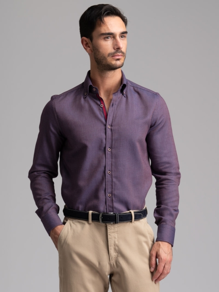 Camisa acorazada de caballero burdeos con cuello abotonado