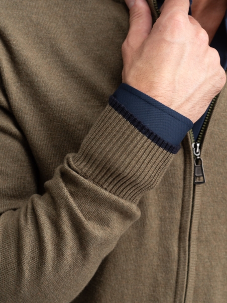 Maillot de hombre con cremallera completa y detalles en contraste