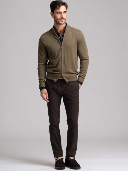 Maillot de hombre con cremallera completa y detalles en contraste