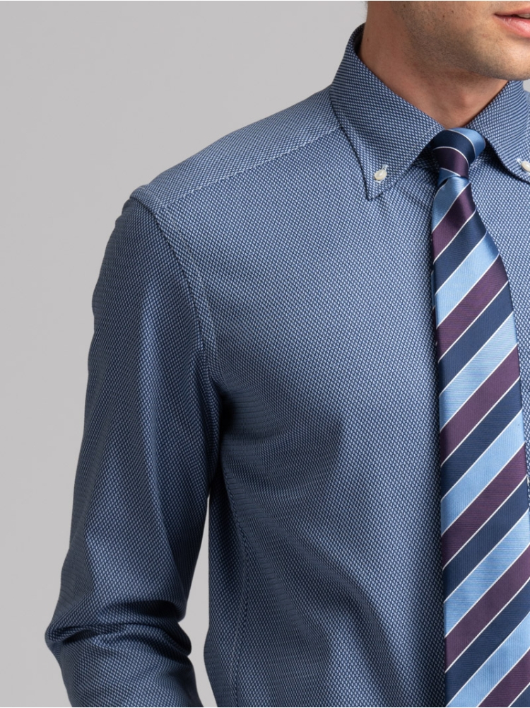 Camisa regular azul y celeste con cuello abotonado para hombre