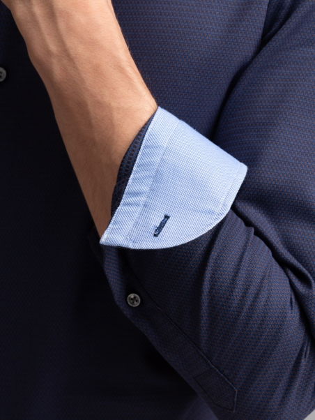 Camisa regular azul y marrón oscuro de cuello semifrancés para hombre