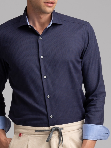 Camisa regular azul y marrón oscuro de cuello semifrancés para hombre