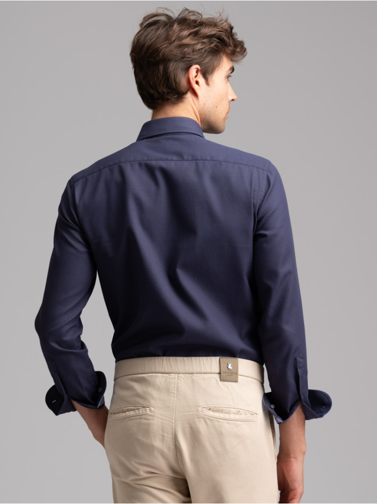 Camisa regular azul y marrón oscuro de cuello semifrancés para hombre