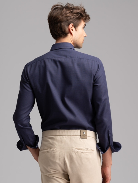 Camisa regular azul y marrón oscuro de cuello semifrancés para hombre