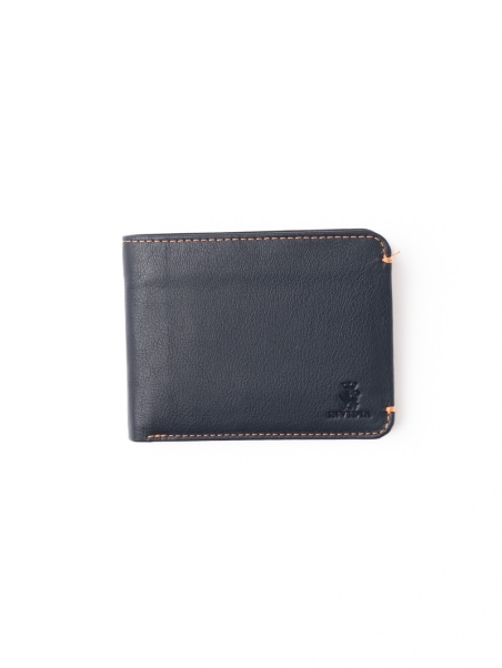 Cartera de hombre con solapa y pespuntes en contraste