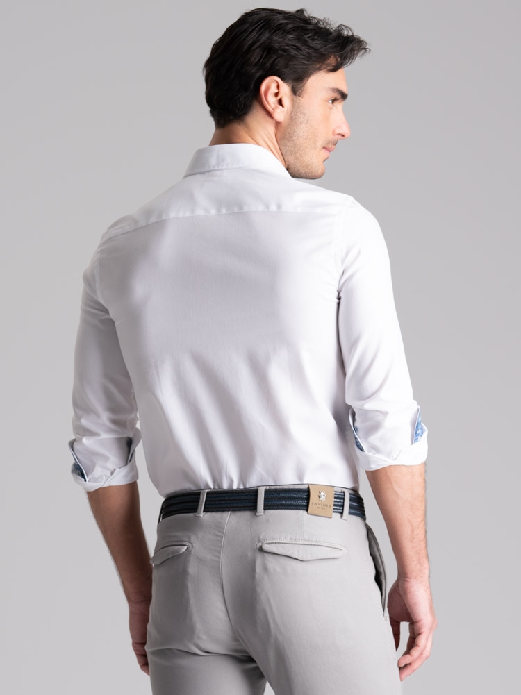 Camisa blanca de caballero leno cuello semifrancés