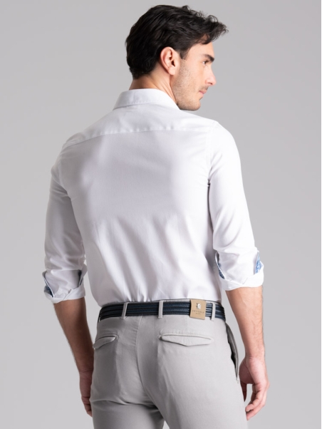Camisa blanca de caballero leno cuello semifrancés