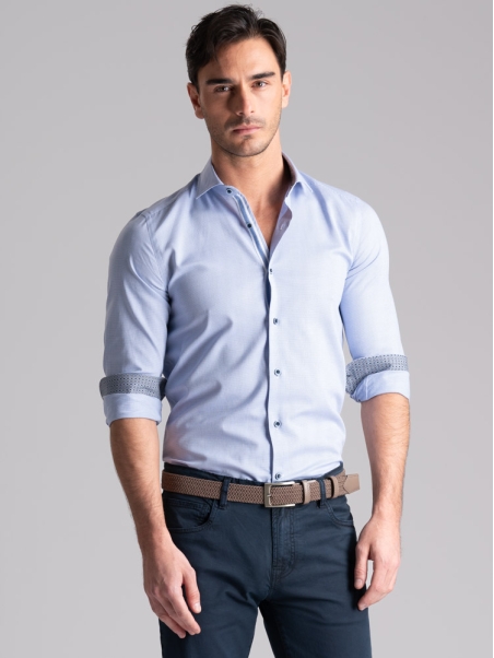 Camisa de hombre azul claro microblindada cuello semifrancés