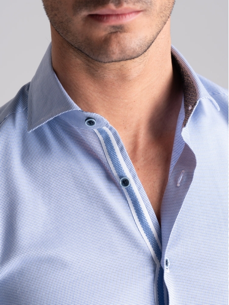 Camisa de hombre azul claro microblindada cuello semifrancés