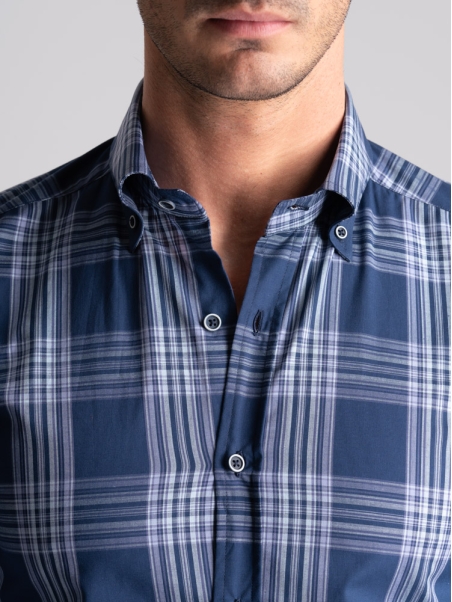 Camisa de hombre azul madrás con cuello abotonado
