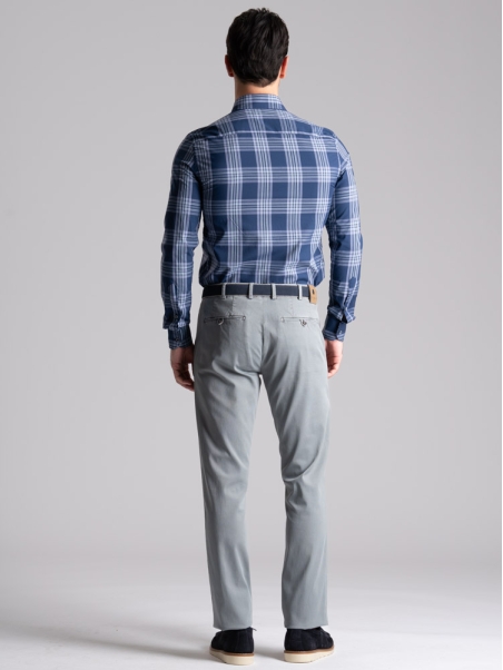 Camisa de hombre azul madrás con cuello abotonado