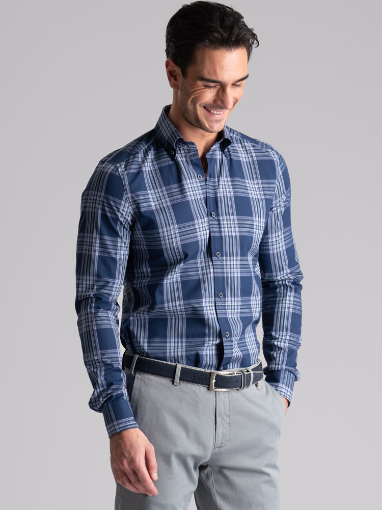 Camisa de hombre azul madrás con cuello abotonado