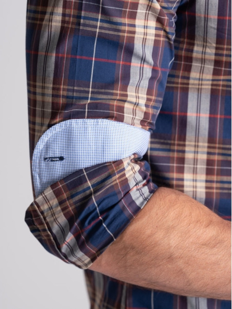 Camisa de hombre azul y arena madrás cuello semifrancés