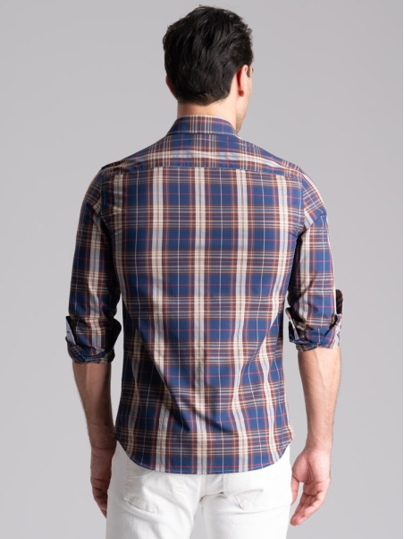 Camisa de hombre azul y arena madrás cuello semifrancés