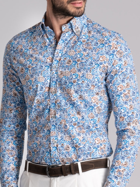 Camisa con cuello abotonado azul y marrón estampada para hombre 2