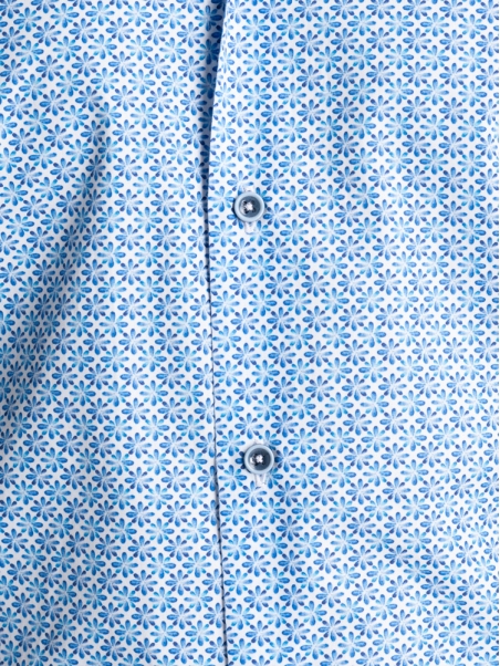 Camisa de caballero con estampado de flores y cuello semifrancés