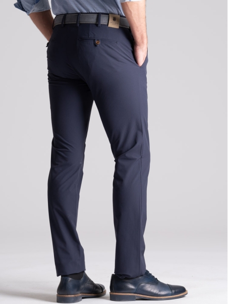 Pantalón chino TECNO efecto crepé, hombre