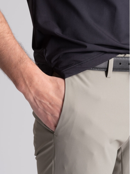 Pantalón chino TECNO efecto crepé, hombre